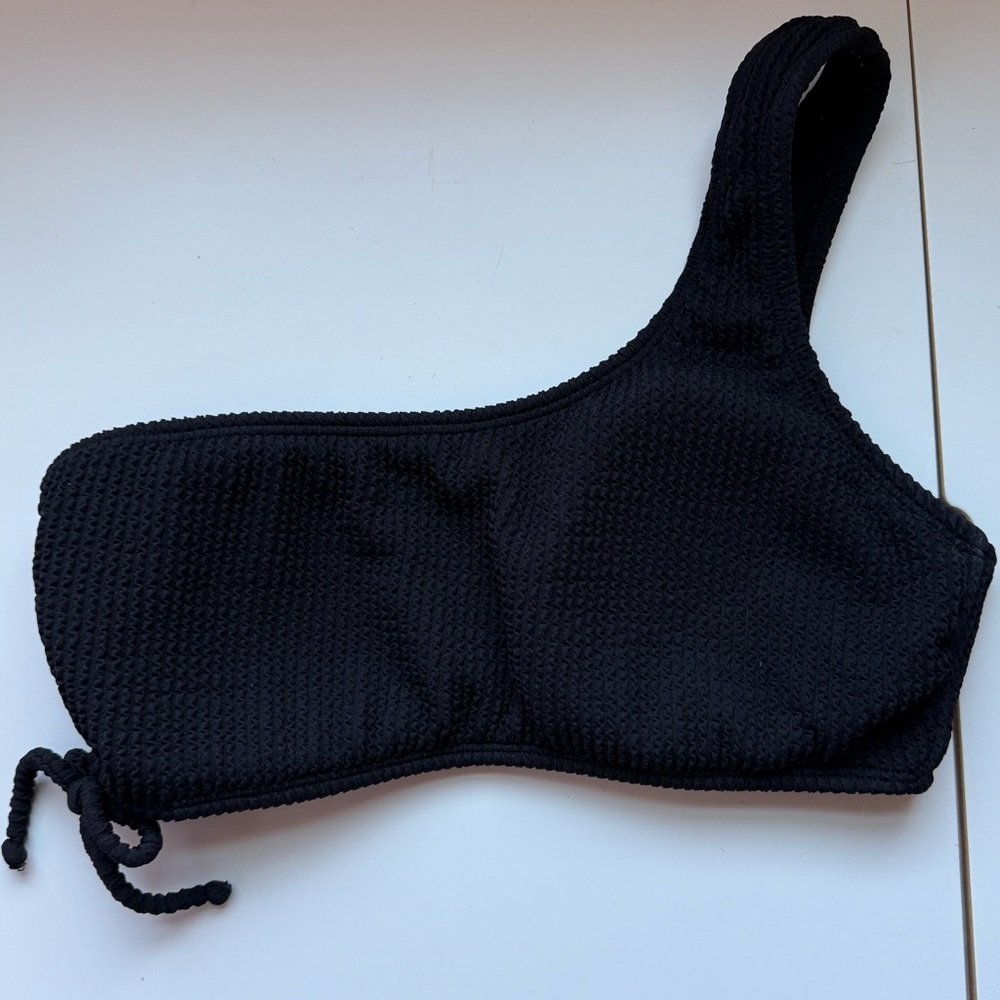 Salt + Cove Black One Shoulder Bikini Top size medium - Picture 2 of 7